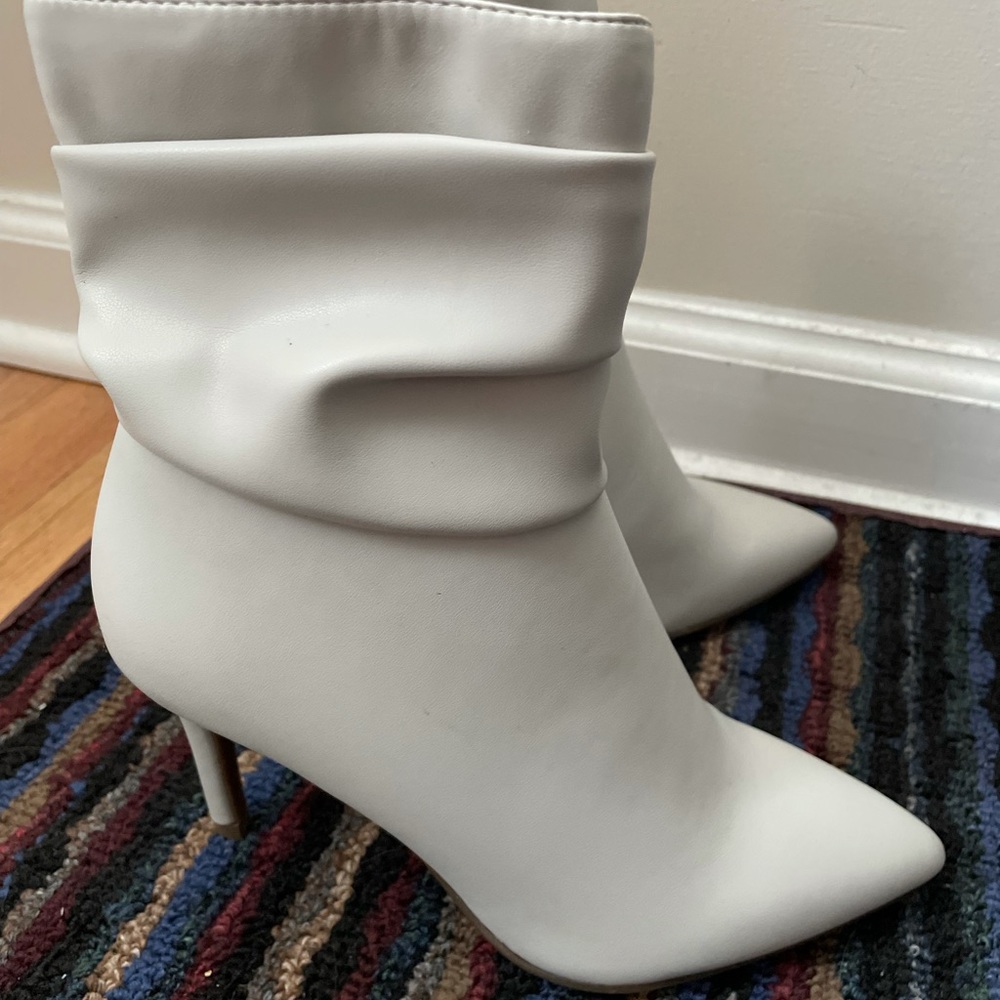 NWT Marc Fisher Dream off white bootie